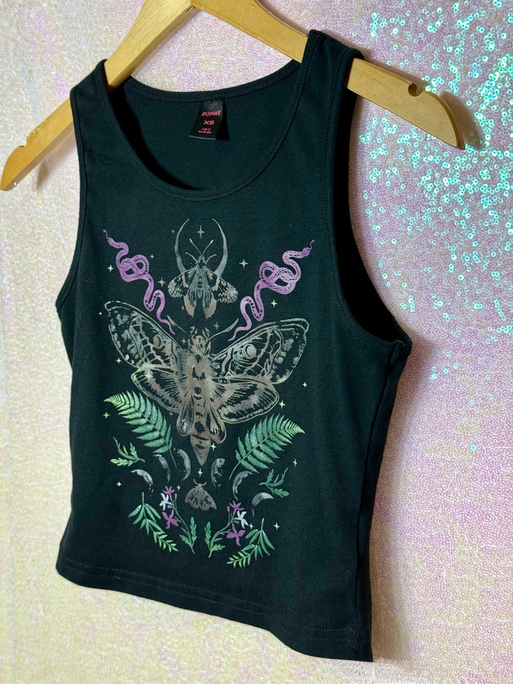 ROMWE Black cropped Tank Top with Moth & Fern Graphic - size xs